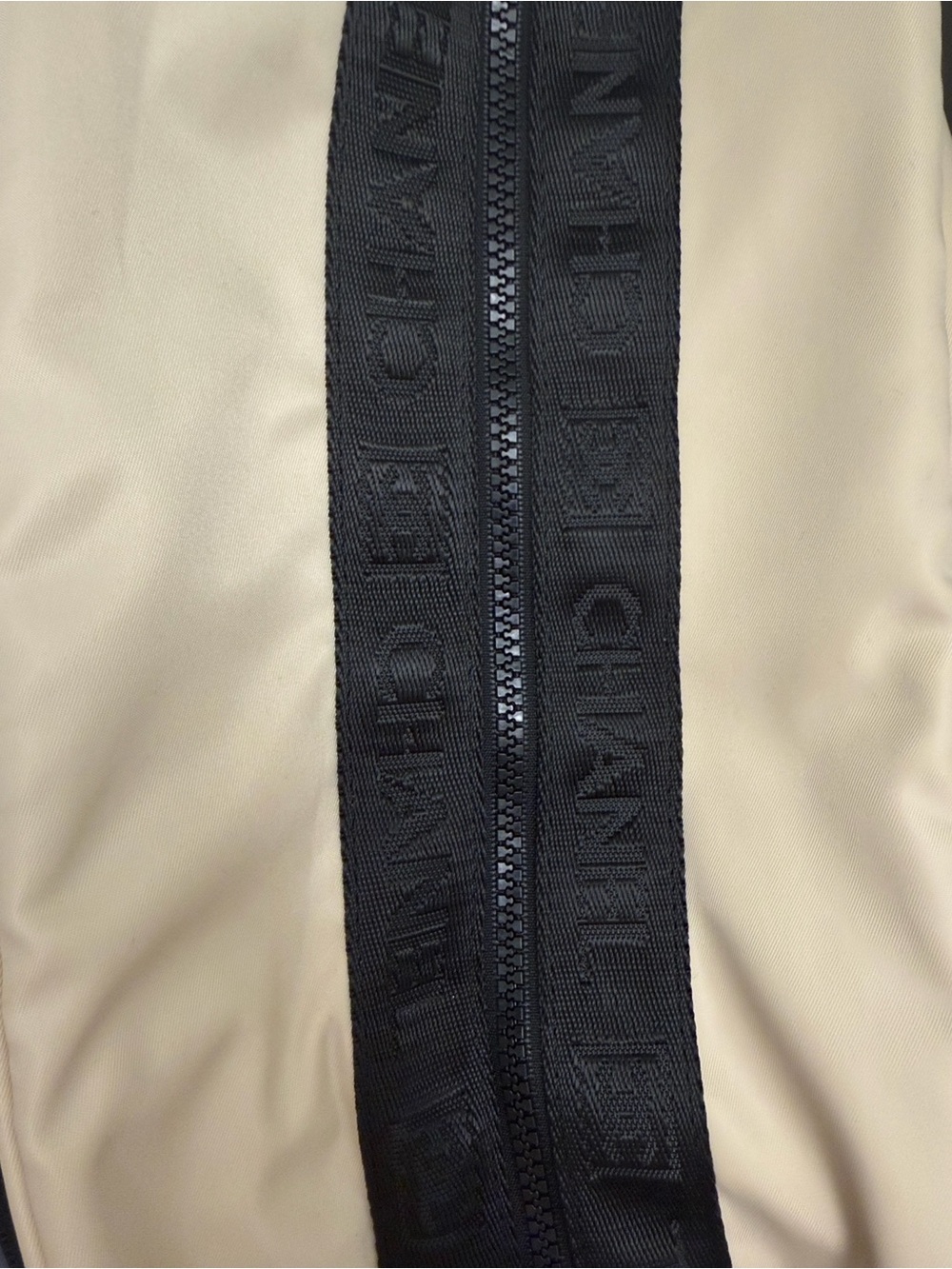 Like new Chanel Cream and Black unisex duffle Bag g-w-p - Picture 5 of 9